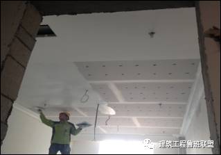 刮吊顶腻子需要添加胶水吗_吊顶 刮腻子_刮吊顶腻子手法个工具技巧视频