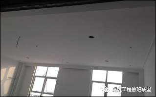 刮吊顶腻子需要添加胶水吗_刮吊顶腻子手法个工具技巧视频_吊顶 刮腻子