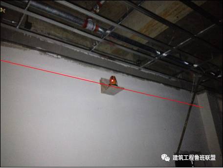 吊顶 刮腻子_刮吊顶腻子需要添加胶水吗_刮吊顶腻子手法个工具技巧视频