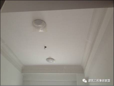 吊顶 刮腻子_刮吊顶腻子需要添加胶水吗_刮吊顶腻子手法个工具技巧视频