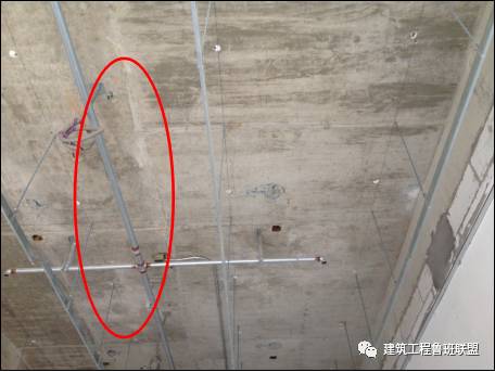 刮吊顶腻子需要添加胶水吗_吊顶 刮腻子_刮吊顶腻子手法个工具技巧视频