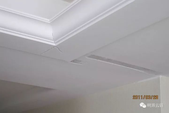 地暖铺木地板下面铺什么_地暖地板下面用软木垫好吗_地暖与木地板中间垫层