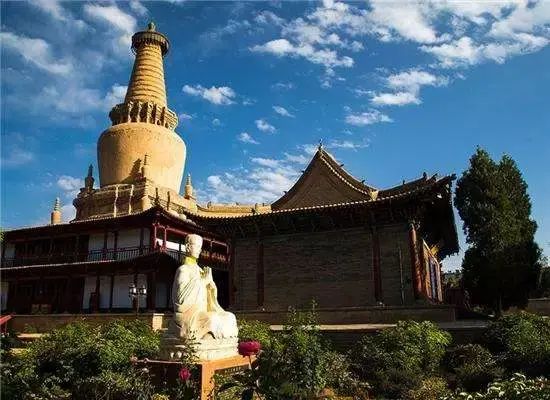 西北胡杨林大自然风景_西北胡杨林旅游专列_大西北胡杨林