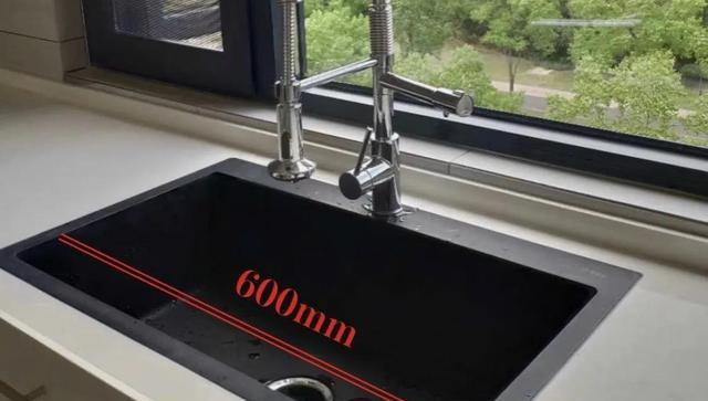 橱柜隔板固定还是活动_橱柜隔板托钉怎么安装_橱柜隔板