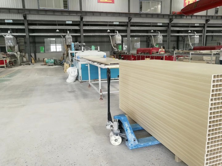 高分子木塑门卫生间门树脂门室内房门医院门学校门工程门百叶窗门(图5)