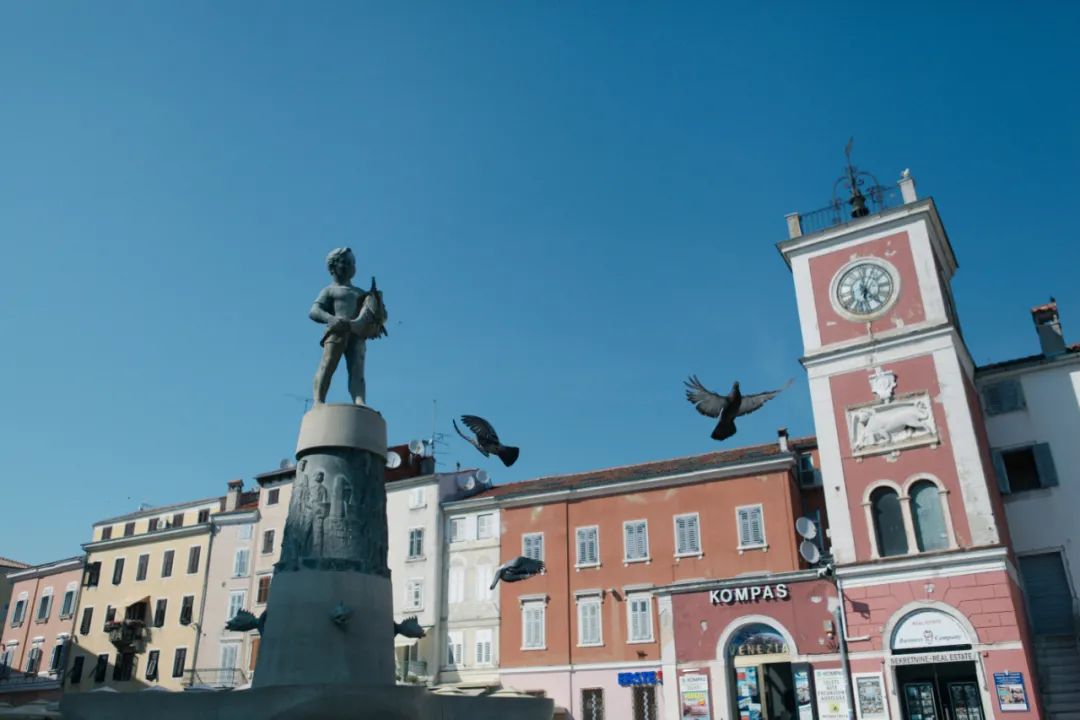 欧洲 彩色房子_彩色房子是哪个国家_彩色房子是哪里