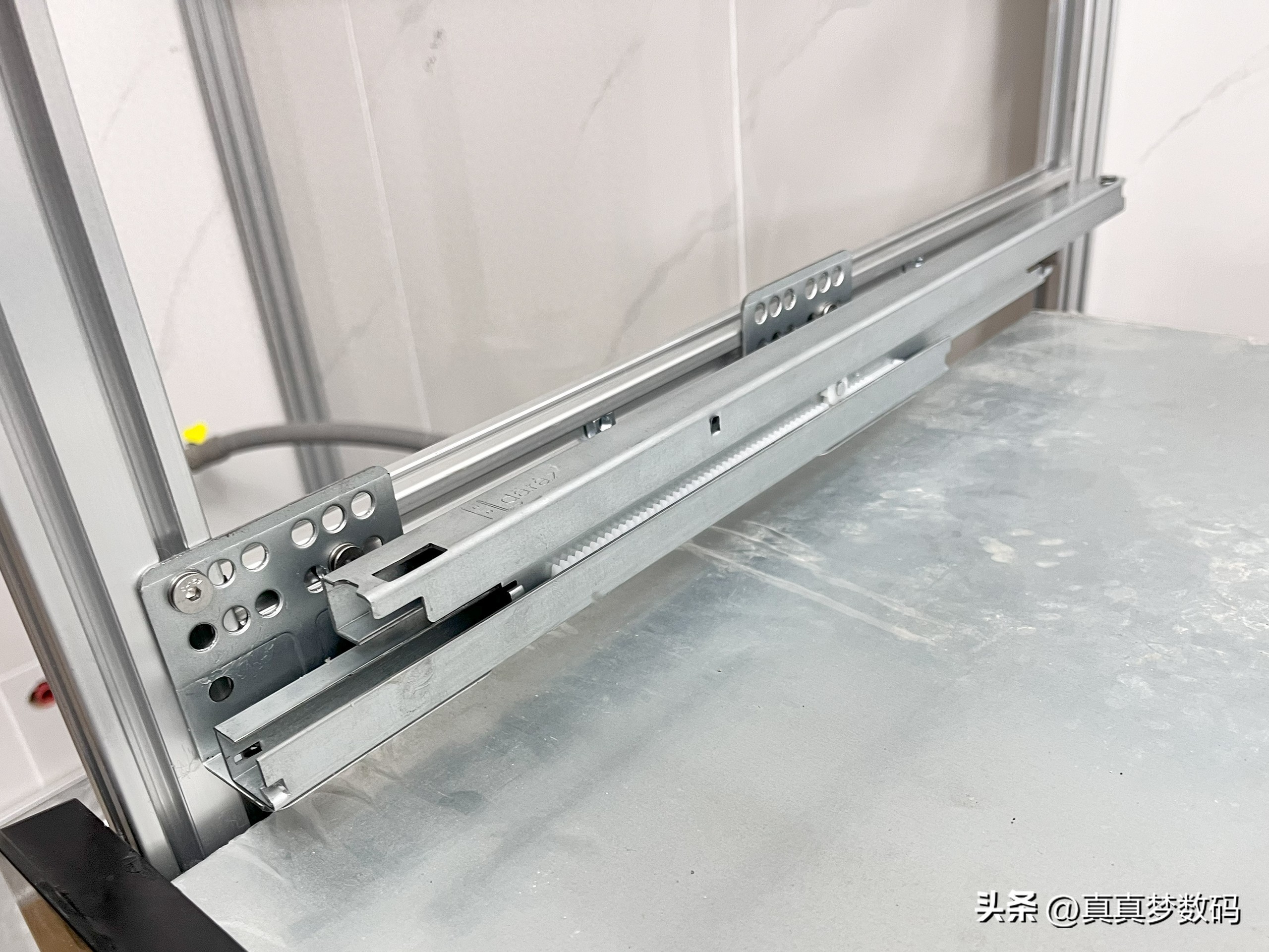 橱柜定做多少钱一米_定制橱柜是按米收费还是平米_厨柜定制一米多钱