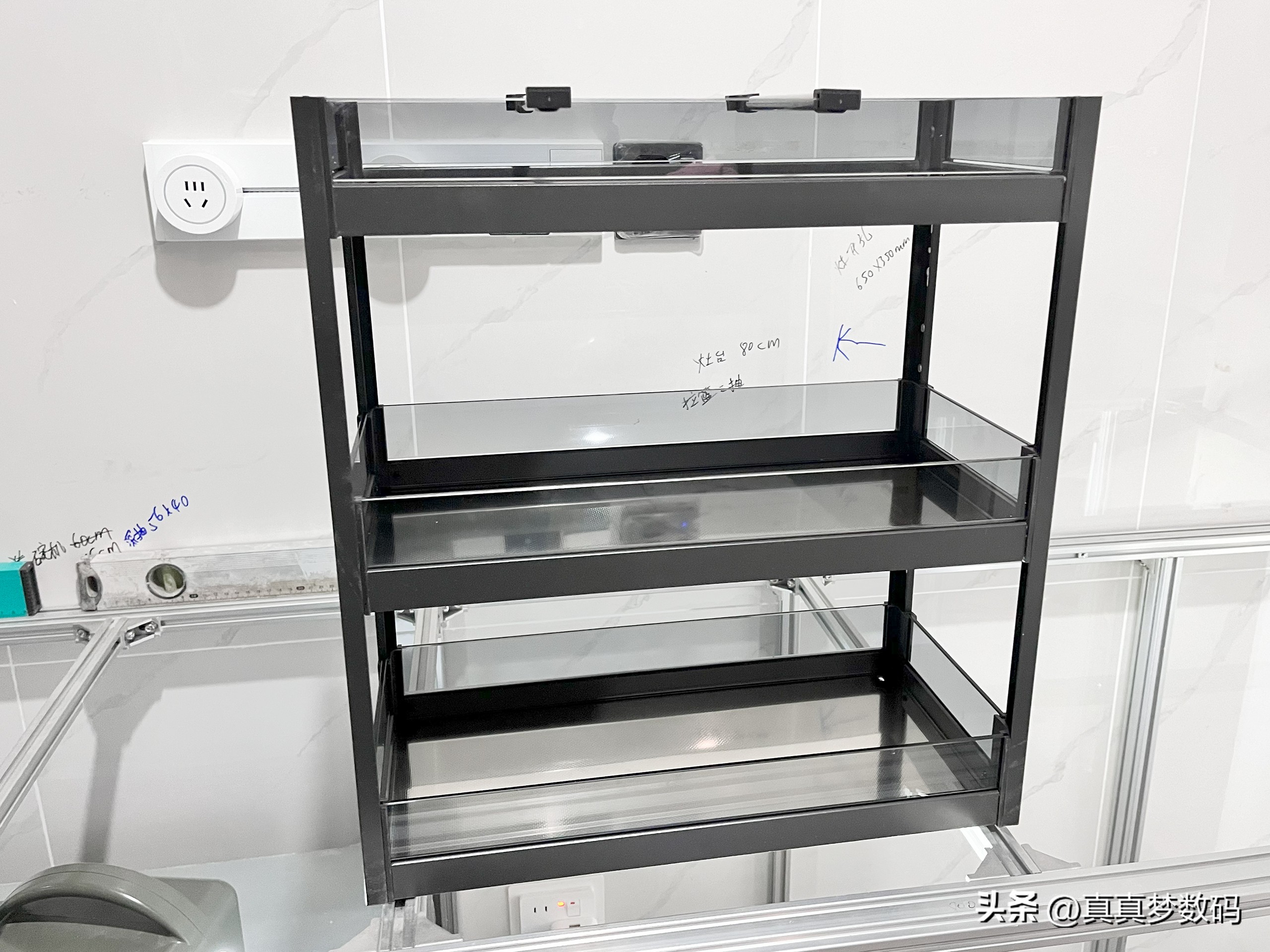 定制橱柜是按米收费还是平米_橱柜定做多少钱一米_厨柜定制一米多钱