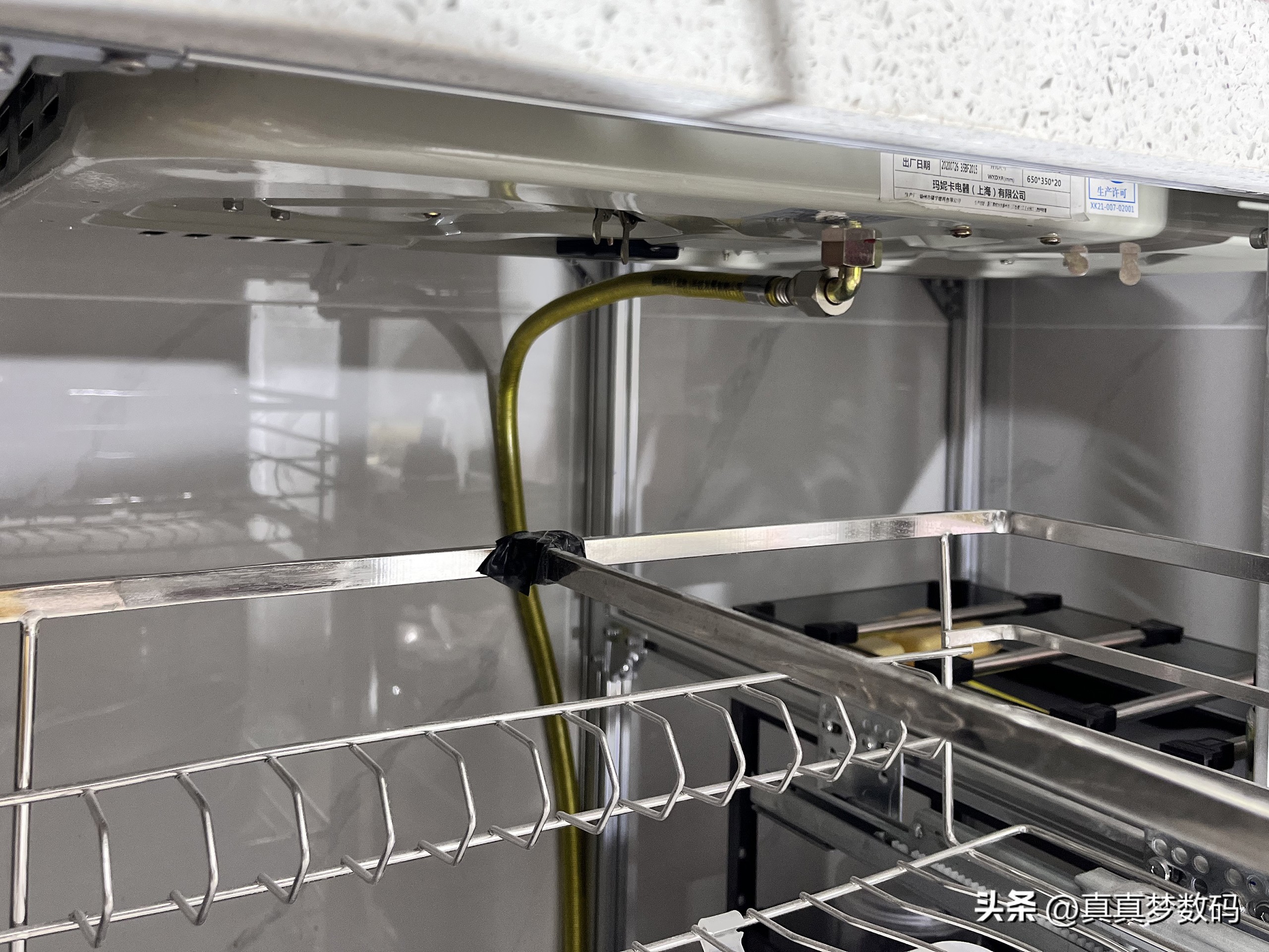 橱柜定做多少钱一米_定制橱柜是按米收费还是平米_厨柜定制一米多钱