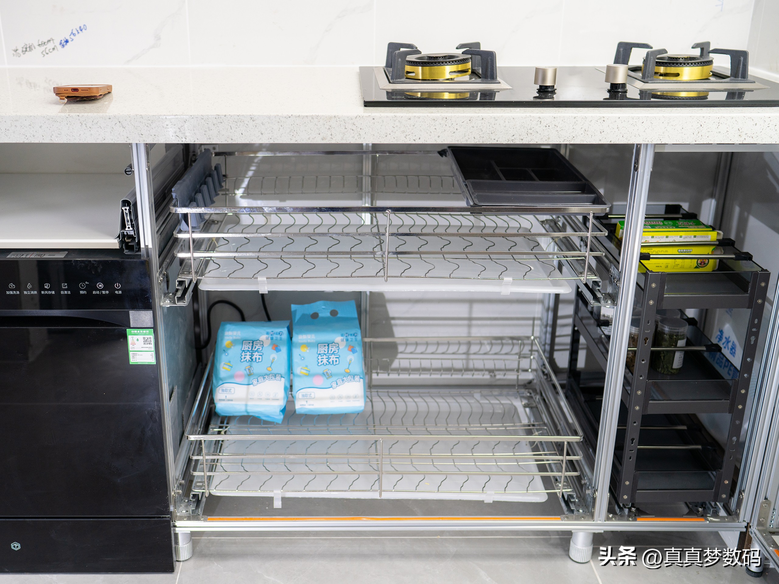 橱柜定做多少钱一米_定制橱柜是按米收费还是平米_厨柜定制一米多钱