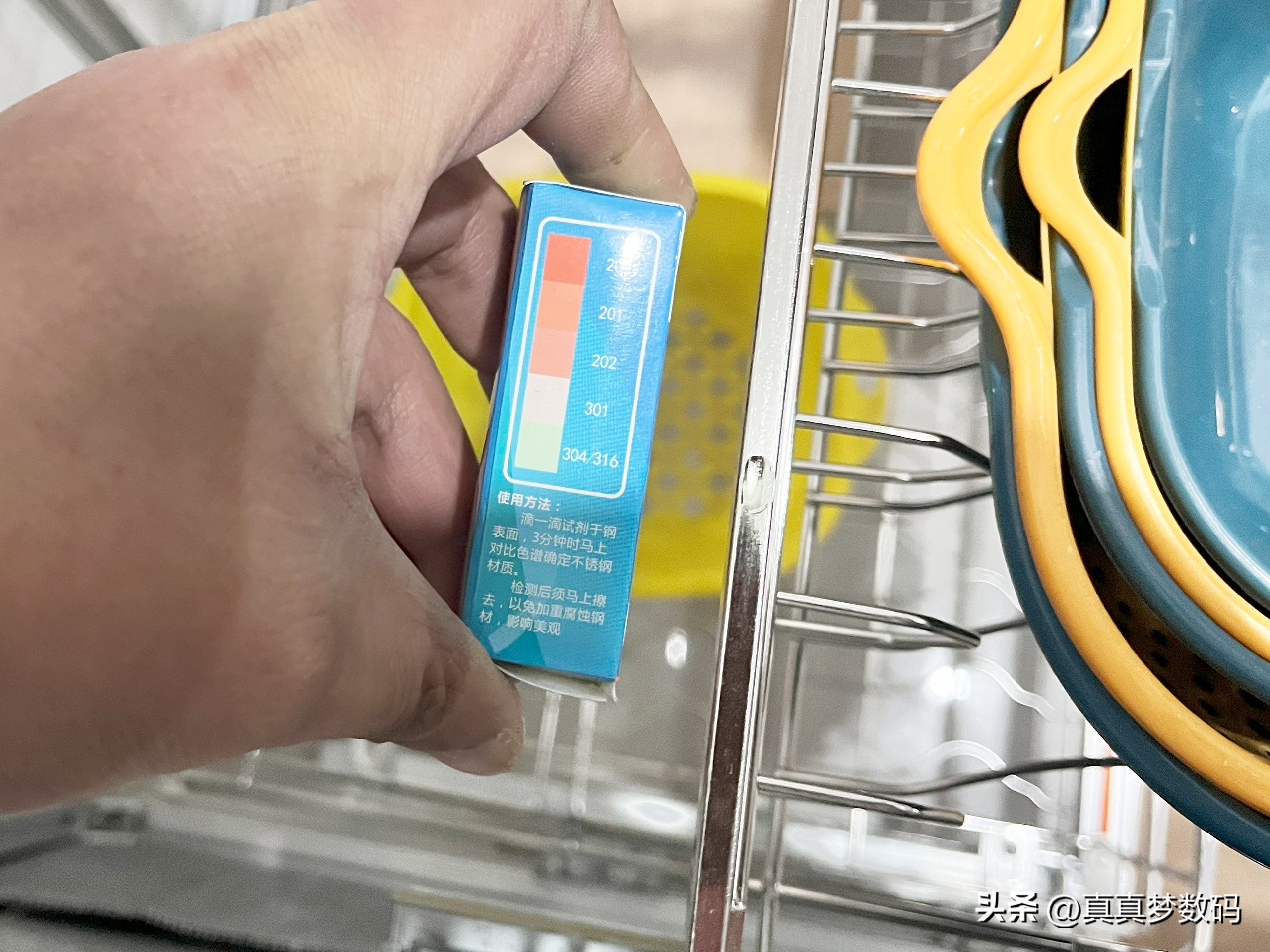 厨柜定制一米多钱_定制橱柜是按米收费还是平米_橱柜定做多少钱一米