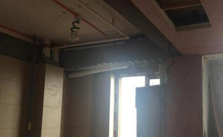 卫生间顶部有梁,业主都急坏了,不过师傅只用一招就解决了(图2) 吊顶梁安装方法_多梁吊顶_吊顶梁下最少几公分