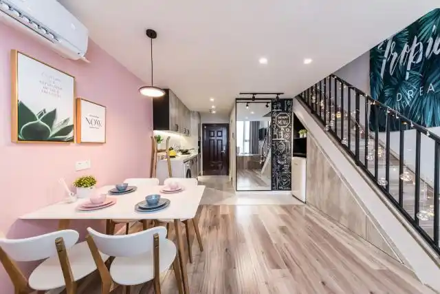 吃过亏才敢说:装修墙上是贴墙纸还是刷乳胶漆好?原来被骗了(图3) 刷墙涂料价格_涂料价格刷墙多少钱_墙面刷涂料价格