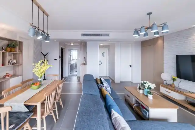 吃过亏才敢说:装修墙上是贴墙纸还是刷乳胶漆好?原来被骗了(图5) 刷墙涂料价格_涂料价格刷墙多少钱_墙面刷涂料价格