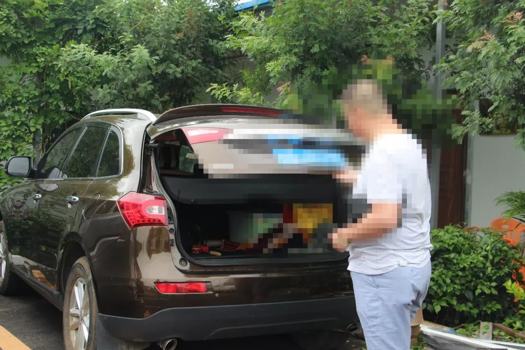 停在蒙自一仓库的十多辆车被开走,谁干的?(图8) 临沧二手房价格_临沧2手房_临沧二手房小户型