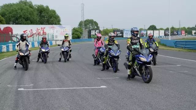 再见,百张图片回顾中国摩界的2016(图35) 宝马摩托车巡洋舰_宝马巡航摩托车用突破润滑油_宝马巡行摩托车