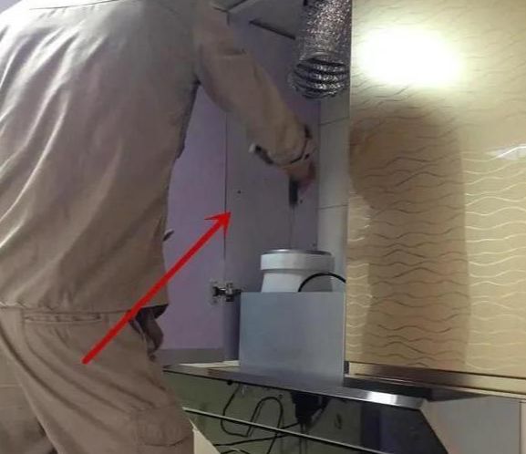 厨卫里吊顶、浴霸、油烟机安装顺序,今天终于知道,还好不算晚!(图2) 吊顶厨房烟道效果图_吊顶厨房烟道怎么安装_厨房吊顶 烟道