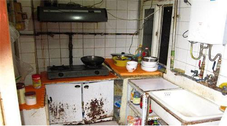 是哪些原因导致厨房油烟倒灌,该如何解决?(图1) 吊顶厨房烟道怎么安装_厨房吊顶 烟道_厨房烟道吊顶做好后怎么装