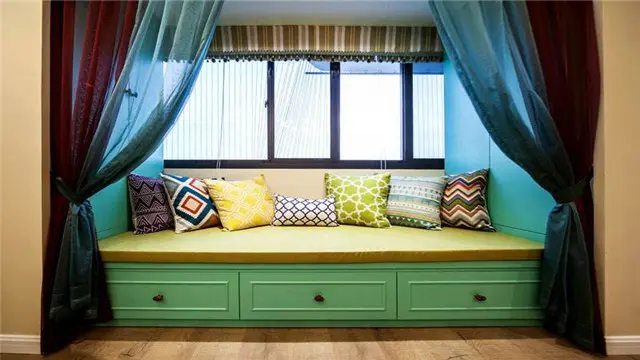 听听装修老工人建议飘窗要不要贴瓷砖,这样装修太牛了(图1) 飘窗顶灯样式_飘窗灯_飘窗顶装灯