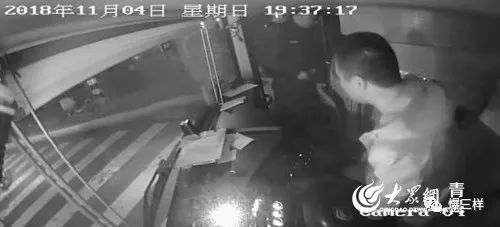 “你车上有杀人嫌犯!”青岛司机15分钟路绕了半个小时,载30名乘客开进警方包围圈……(图1) 青岛汽车北站售票时间_青岛北站汽车电话_青岛汽车北站几点没车