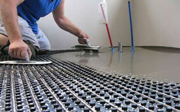 中央空调和地暖哪个效果好?地暖空调一体机:一个顶俩(图3) 水地暖施工