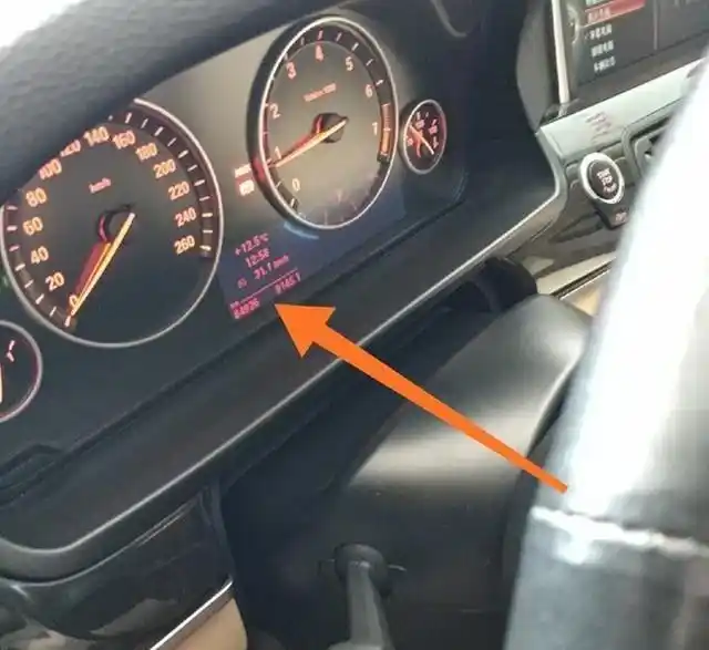 宝马525严重烧机油,在我准备放弃的时候,事情有了反转(图2) 宝马525发动机_宝马发动机525型多少钱一台_宝马发动机故障灯亮着