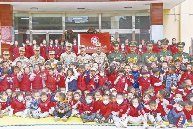 甘肃庆阳:军民同心擦亮革命老区金字招牌(图4) 红色的车取名叫做_红色n字的汽车品牌_红色的汽车品牌