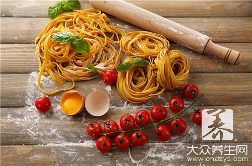 面条炒面条_玉米面条炒面_炒面面条