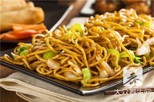 玉米面条炒面_面条炒面条_炒面面条