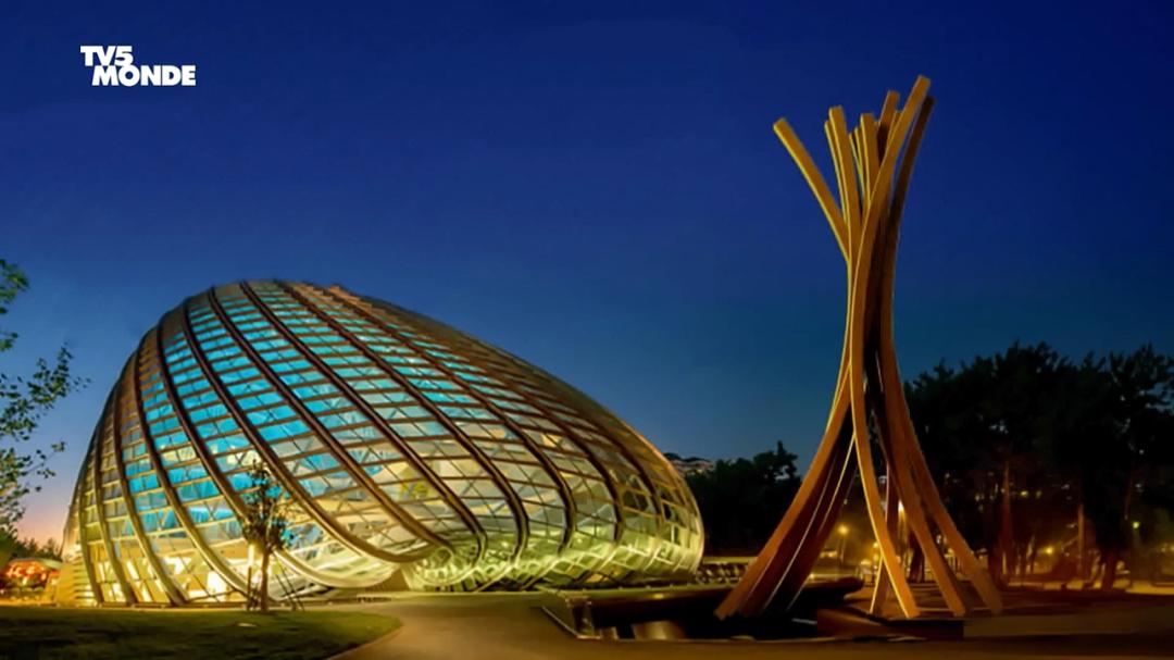 巴黎奥运会开幕 这些艺术亮点你必须知道!(图17) 巴黎时装海报_巴黎海报手绘_1925年巴黎装饰艺术展海报图片