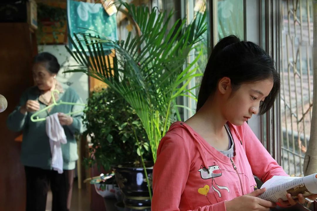 没有自己房间的女孩,在家中流浪(图4) 00后的女孩房间装修_00后装修风格_00后女生的房间装修风格