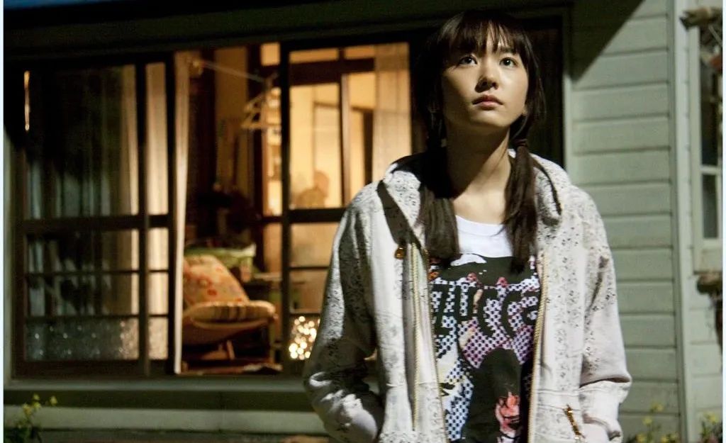 没有自己房间的女孩,在家中流浪(图8) 00后的女孩房间装修_00后装修风格_00后女生的房间装修风格