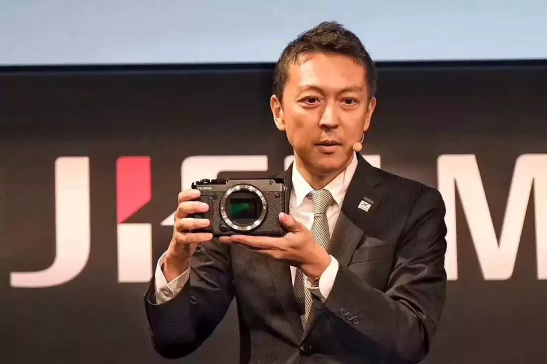 谈资 | 富士发布无反中画幅数码相机 GFX 50R 及GFX100与新镜头布局(图6) 数码摄影的曝光模式_数码相机的曝光模式盘的模式_数码相机的曝光模式