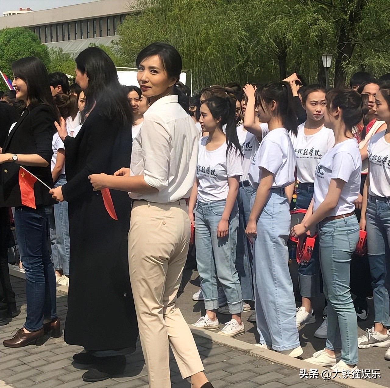 青岛电视台2台生活天天秀主持人_青岛生活在线节目主持人名字_青岛生活频道主持人