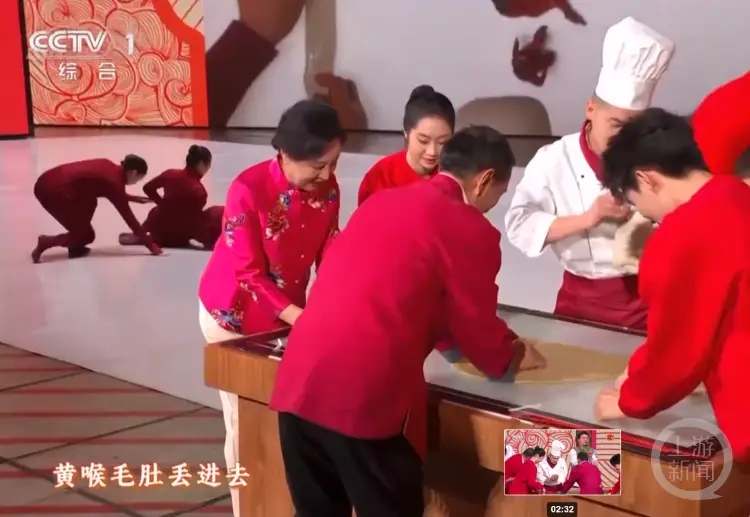 张艺谋执导“创意年俗秀”中7大地方美食:肉夹馍、毛肚黄喉、排骨年糕……(图2) 美食节目片尾视频_美食节目截图_美食节目照片