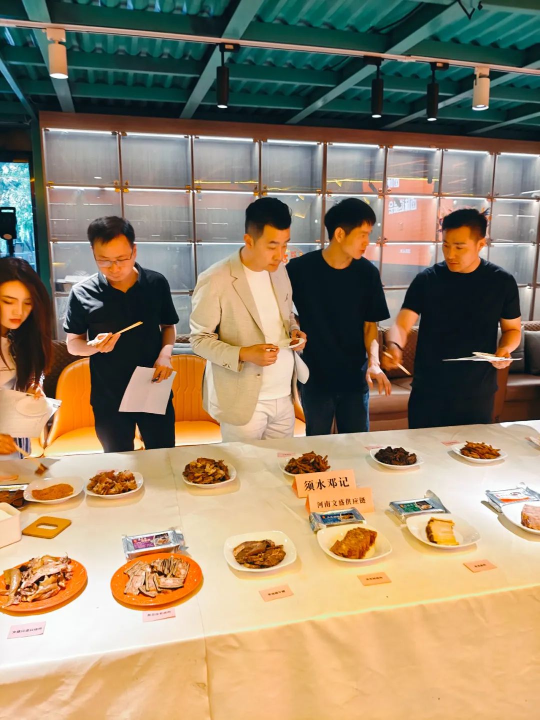 开创食材品控新模式 莲菜网卤味选品会于张大炮自助烤全羊举办(图6) 图片