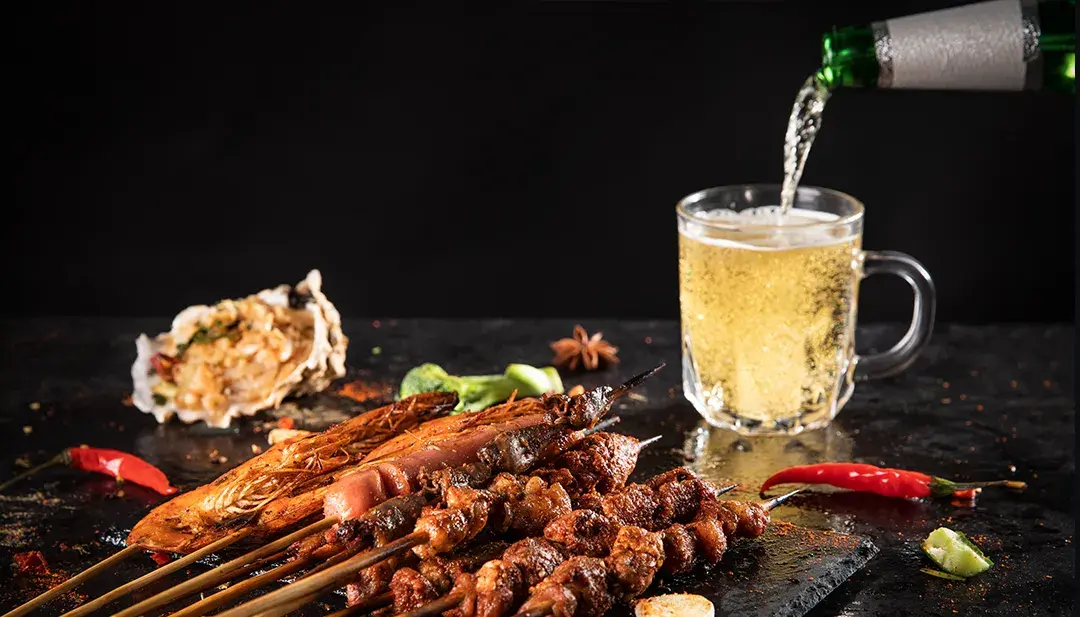 烤串、鸡架、大乌苏:肯德基们的入乡随俗到了next level(图1) 肯德基宵夜时间_肯德基宵夜时间表_肯德基的宵夜时间