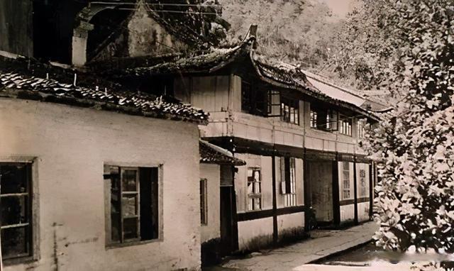 “今日头条”媒体全文登载我校人文教育学院毛时亮院长文史讲座│黄岩百年师范教育的发展历程及启示(图5) 6375511966282183601305651.jpeg