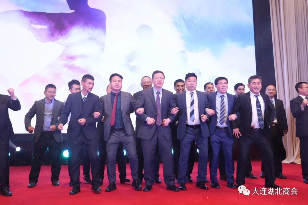 奋进新时代 开启新航程---大连湖北商会四届一次会员大会暨十周年庆典圆满闭幕(图32) 大连怡居平面设计_大连怡东建筑装饰工程有限公司_大连怡居装饰