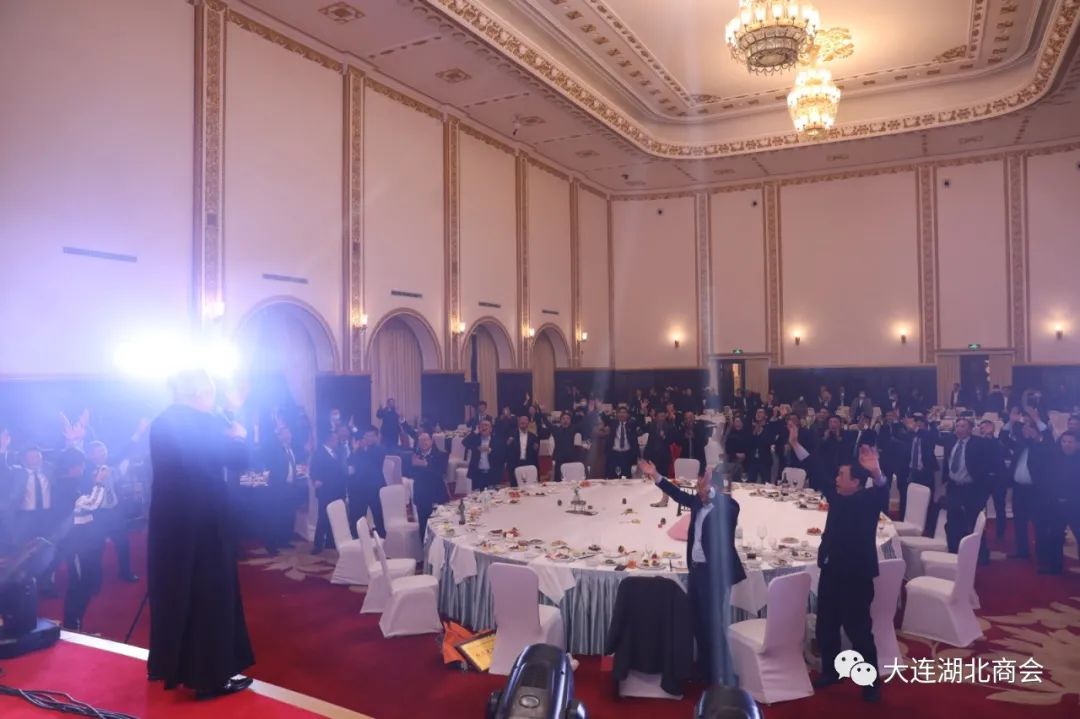 奋进新时代 开启新航程---大连湖北商会四届一次会员大会暨十周年庆典圆满闭幕(图37) 大连怡居装饰_大连怡东建筑装饰工程有限公司_大连怡居平面设计