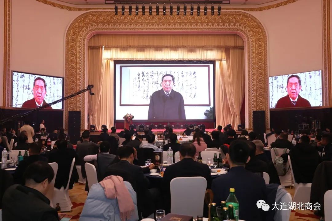 奋进新时代 开启新航程---大连湖北商会四届一次会员大会暨十周年庆典圆满闭幕(图10) 大连怡居装饰_大连怡居平面设计_大连怡东建筑装饰工程有限公司
