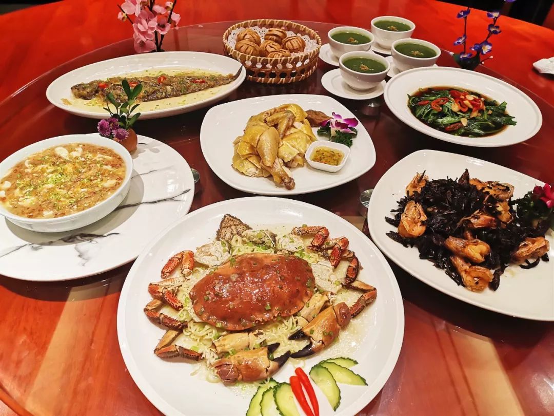 【朱雀大街】豪霸餐厅吃遍海陆盛宴!仅188吃666元【君悦酒道馆】3-4人盛宴!清蒸面包蟹、茶香焗基围虾、广式白切鸡(图13) 广式白切鸡的制作过程_广式白切鸡_广式白切鸡图片