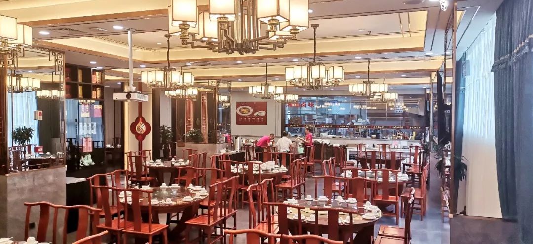 【朱雀大街】豪霸餐厅吃遍海陆盛宴!仅188吃666元【君悦酒道馆】3-4人盛宴!清蒸面包蟹、茶香焗基围虾、广式白切鸡(图2) 广式白切鸡图片_广式白切鸡_广式白切鸡的制作过程