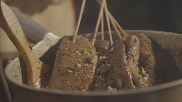 每周“准时开席”,B站美食纪录片《人生一串3》回归了(图1) 美食类节目串词_烤串美食节目_美食节目