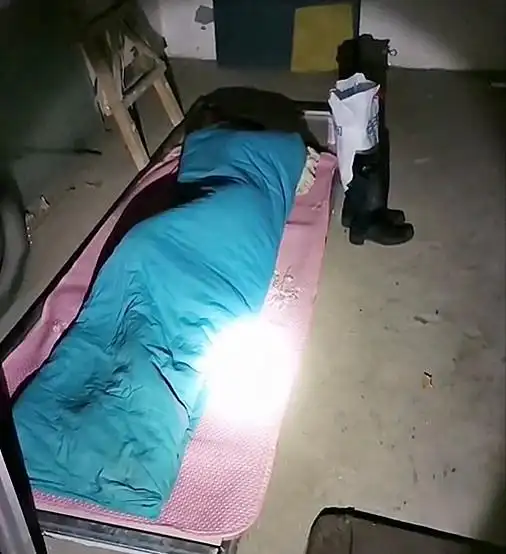 北漂族地下室生活_北京北漂地下室生活_北漂住地下室纪录片