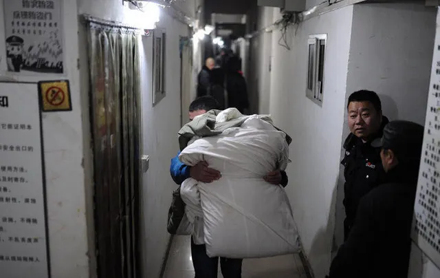 北漂族地下室生活_一部北漂的电影住地下室_北漂住地下室纪录片