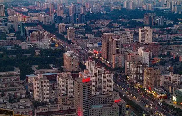 北京北漂地下室生活_北漂族地下室生活_北漂住地下室纪录片