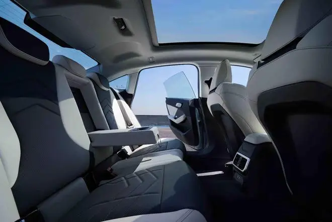 BMW2系四门轿跑车正式上市动感与豪华并存(图3) 大众四门四座是什么车_大众一门四座什么车_大众四门跑车