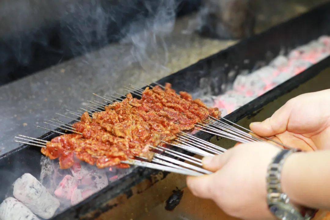 东北烧烤谁是第一?鹤岗小串有话要说!(图15) 段子美食宵夜文案_美食宵夜文案_宵夜美食段子