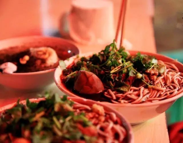 重庆小吃出名吗_重庆小吃都有哪些_重庆小吃有哪些品种